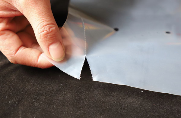 PE易撕線激光劃線 PE塑料包裝袋的易撕線激光處理形態(tài)(圖1)