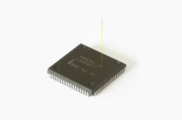 芯片激光打標(biāo)機(jī)的特點(diǎn)、材料以及優(yōu)點(diǎn)(圖1)