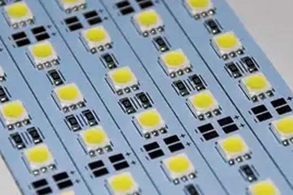 燈帶激光切割 柔性燈帶切割技術(shù)比燈珠電流阻斷切割更困難,需要用到激光設(shè)備(圖2)