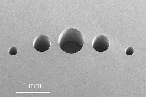 激光沖孔是最早實用的激光加工技術(圖1)