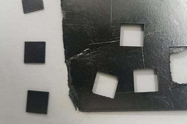 石墨片用什么切割呢？精密激光切割機(jī)！