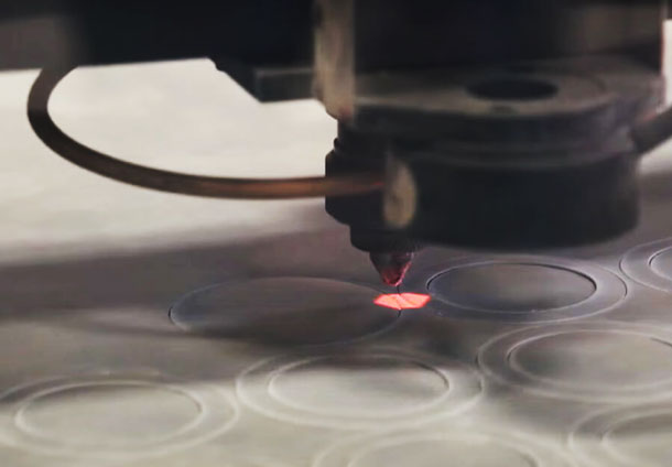 對(duì)比傳統(tǒng)模切機(jī)，激光模切機(jī)所具備的優(yōu)勢(shì)！(圖1)